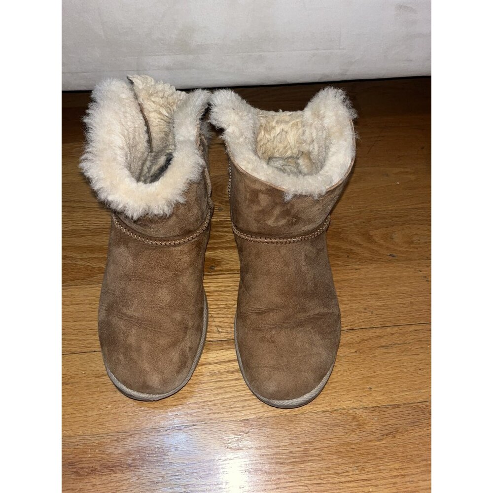 Uggs boots size 9 beige color With Bow On The Back For Women Warm Comfortable